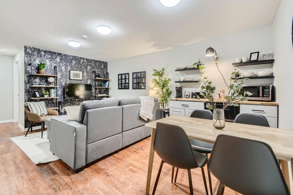 Adorable 2-bedroom Modern Basement