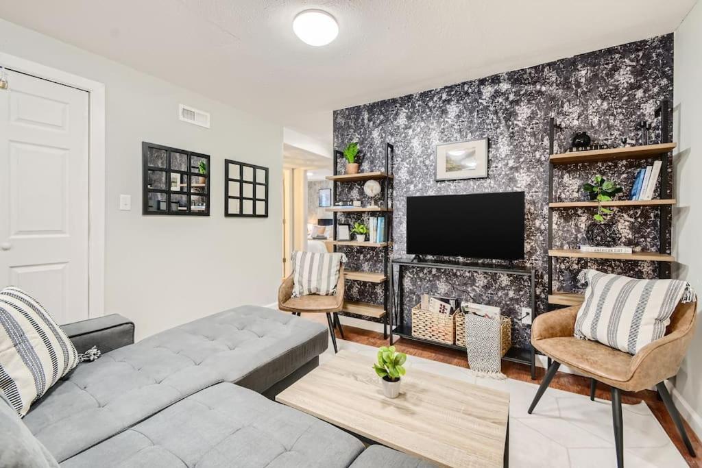 Adorable 2-bedroom Modern Basement *