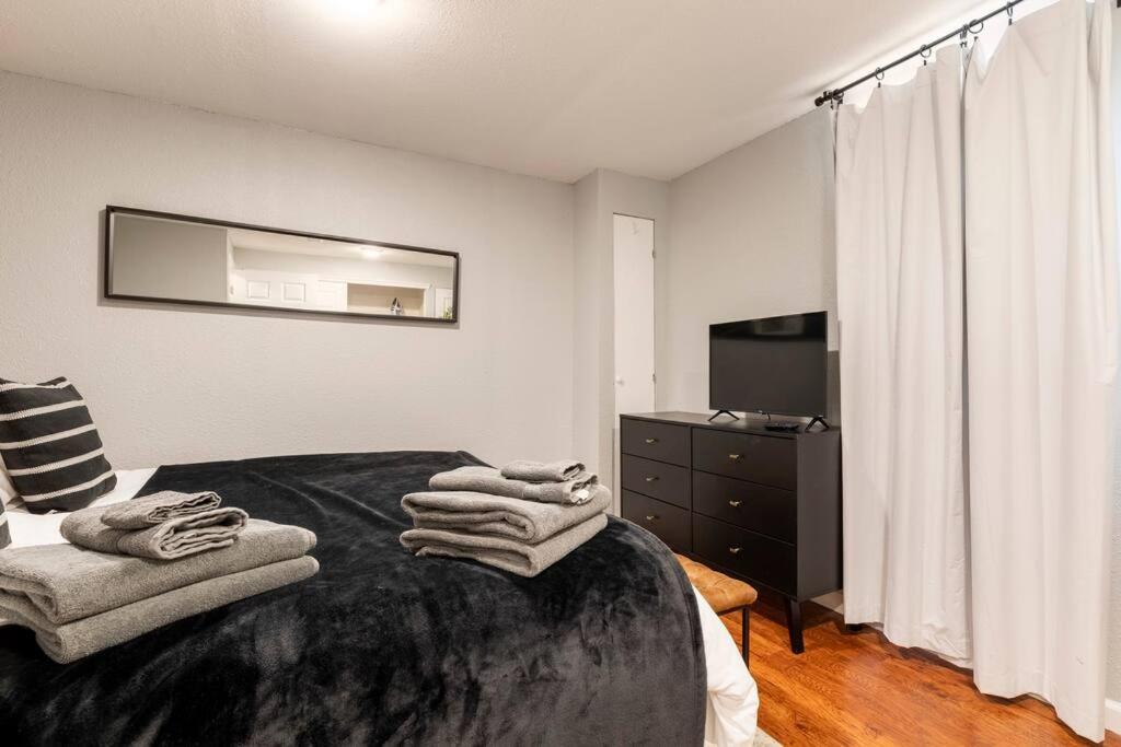 Pensión Adorable 2-bedroom Modern Basement *