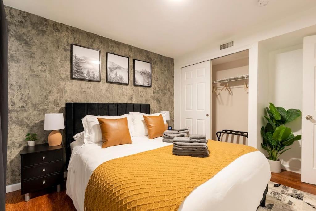 Pensión Adorable 2-bedroom Modern Basement Denver