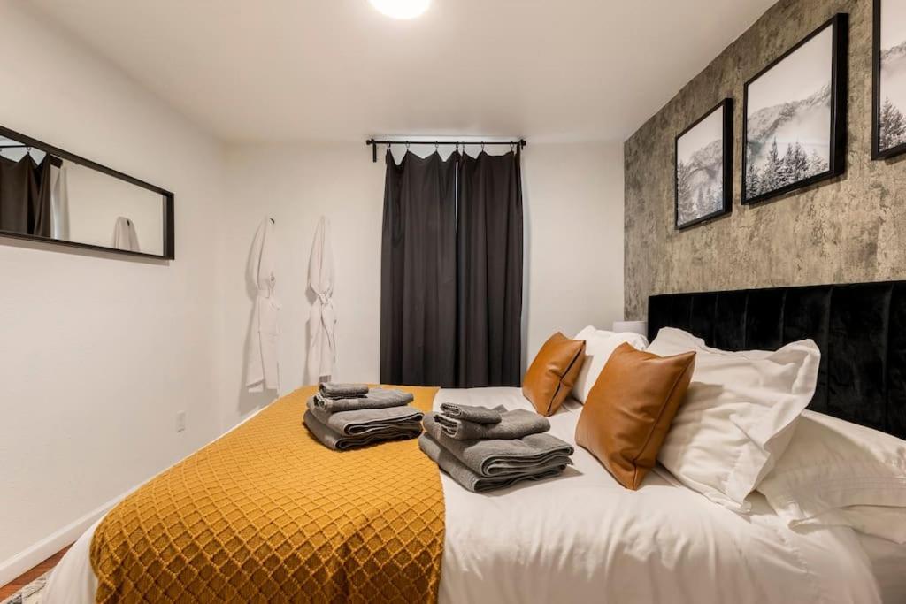 Adorable 2-bedroom Modern Basement Pensión Denver